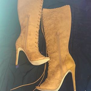 Brand New Knee-High Evette High heels / Tan / Size: 9